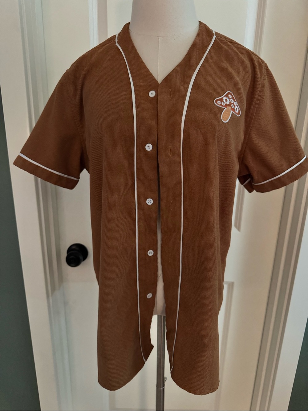 Source Unknown Brown Button-Down Shirt with Mushroom Patch